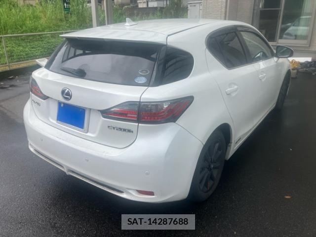 Lexus CT 2011-10 8743358-3
