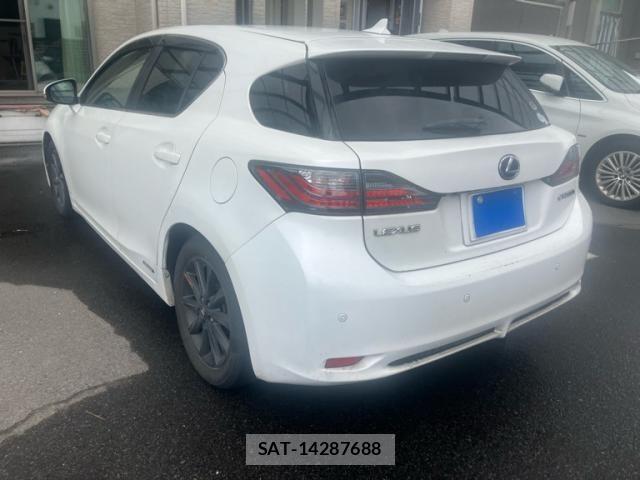Lexus CT 2011-10 8743358-4