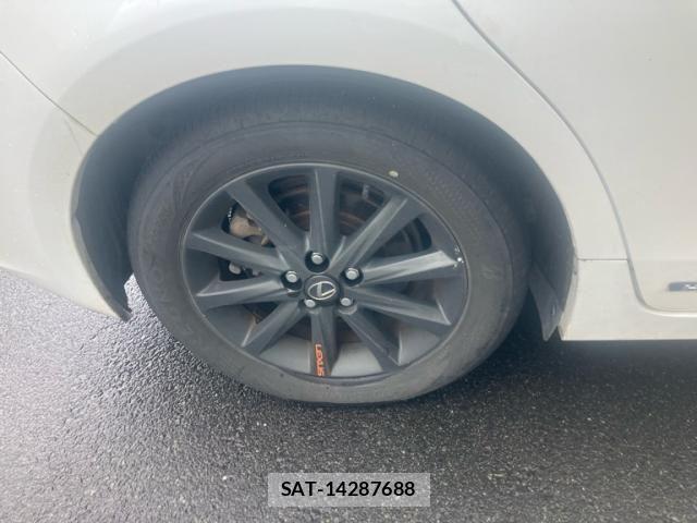 Lexus CT 2011-10 8743358-7