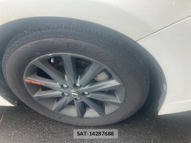 Lexus CT 2011-10 8743358-8
