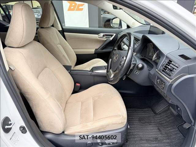 Lexus CT 2017-11 8780827-8