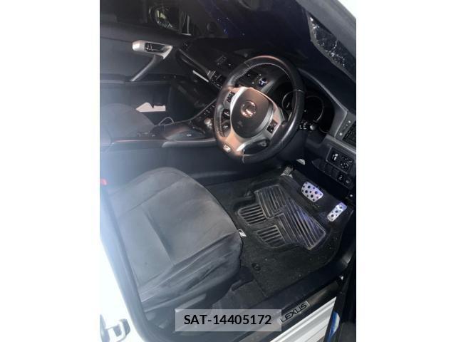 Lexus CT 2012-10 8796444-15