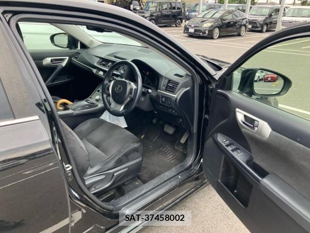 Lexus CT 2011-09 8829930-10