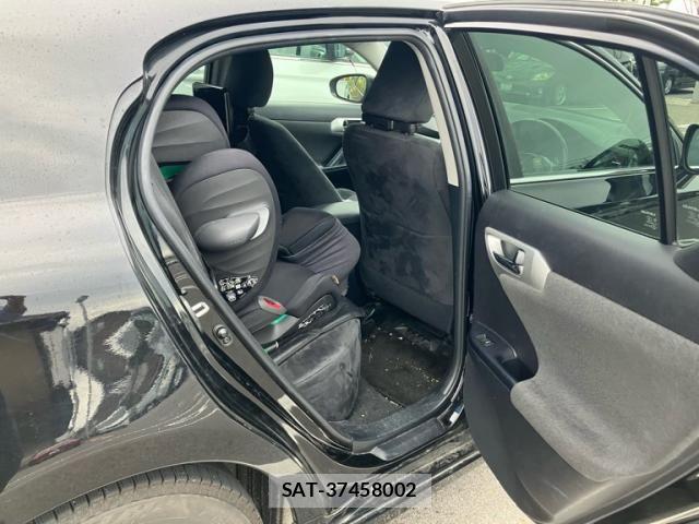 Lexus CT 2011-09 8829930-11