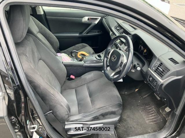 Lexus CT 2011-09 8829930-13