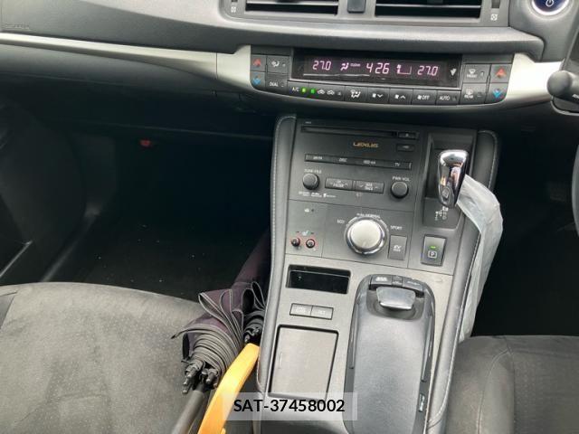 Lexus CT 2011-09 8829930-18
