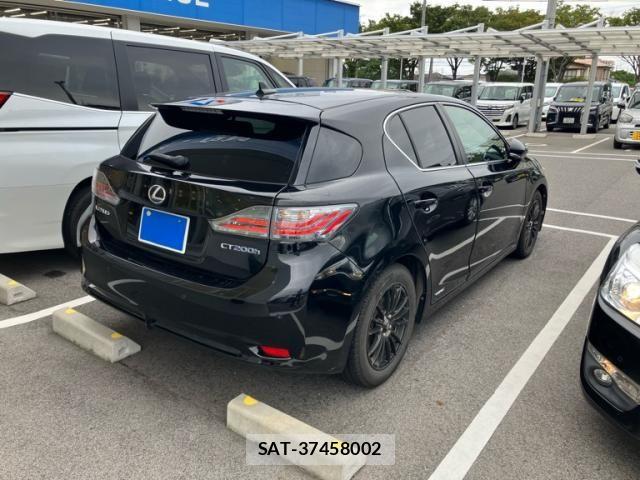 Lexus CT 2011-09 8829930-3