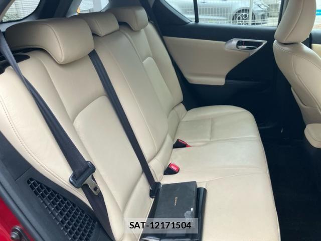 Lexus CT 2011-10 8829929-12