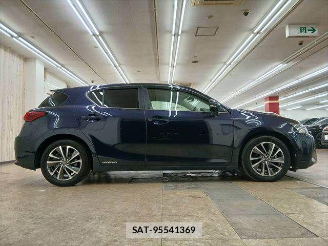 Lexus CT 2018-03 8829928-13