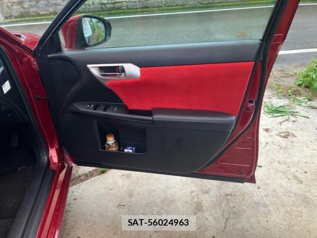 Lexus CT 2012-07 8829931-9