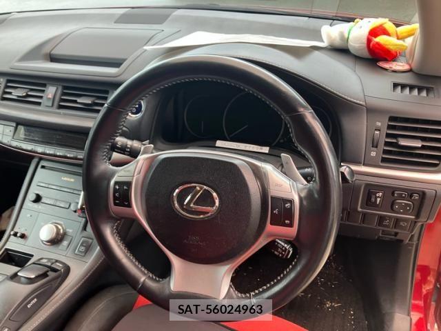 Lexus CT 2012-07 8829931-13