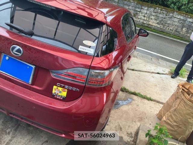 Lexus CT 2012-07 8829931-6