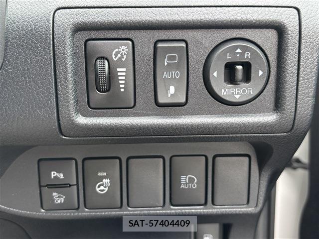 Lexus CT 2017-10 8829919-11