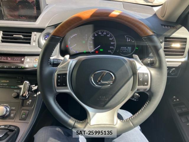 Lexus CT 2013-04 8849564-10