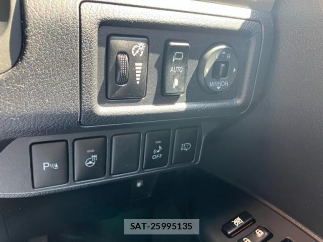 Lexus CT 2013-04 8849564-13