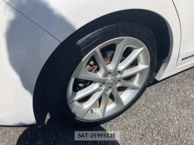 Lexus CT 2013-04 8849564-15