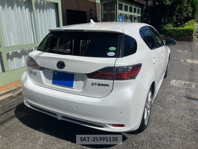 Lexus CT 2013-04 8849564-2
