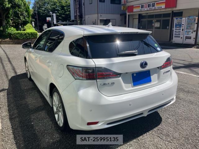 Lexus CT 2013-04 8849564-3