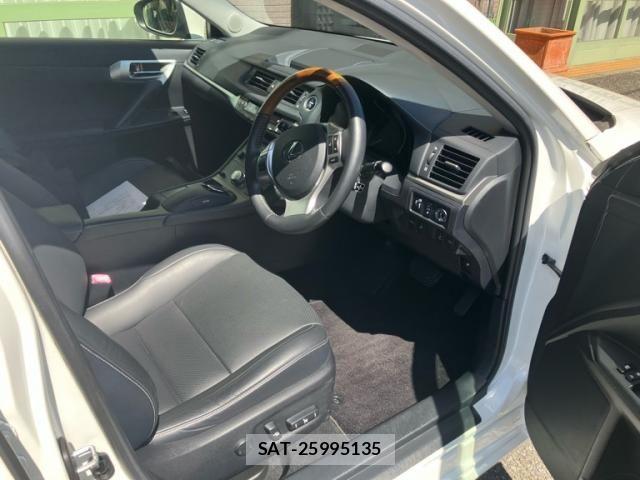 Lexus CT 2013-04 8849564-4