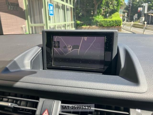 Lexus CT 2013-04 8849564-5