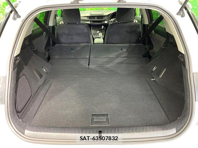 Lexus CT 2011-01 8871332-9