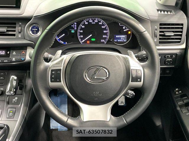 Lexus CT 2011-01 8871332-10