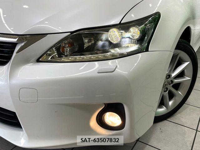 Lexus CT 2011-01 8871332-11