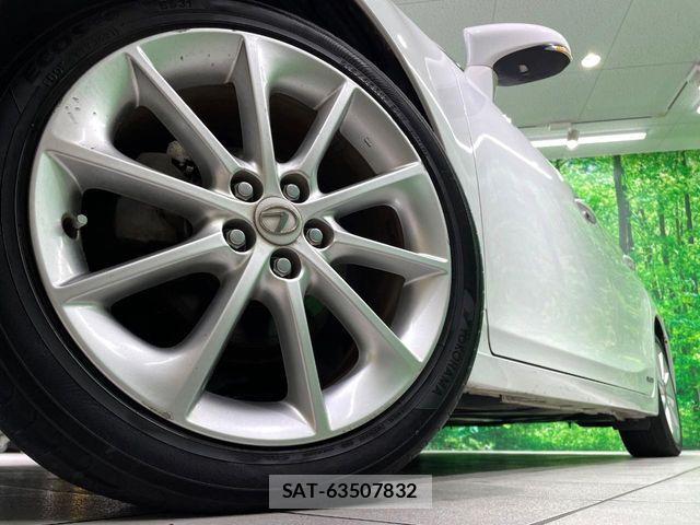 Lexus CT 2011-01 8871332-12