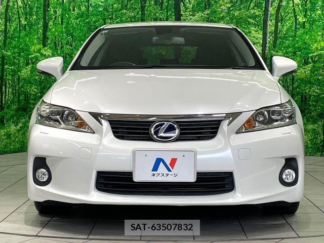 Lexus CT 2011-01 8871332-13