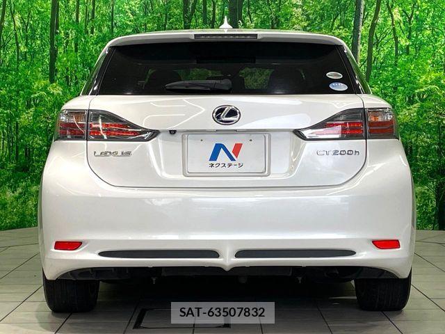 Lexus CT 2011-01 8871332-14
