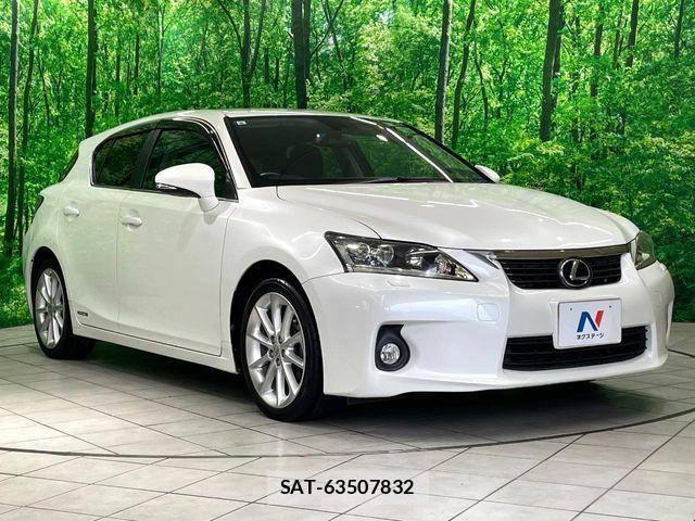 Lexus CT 2011-01 8871332-15