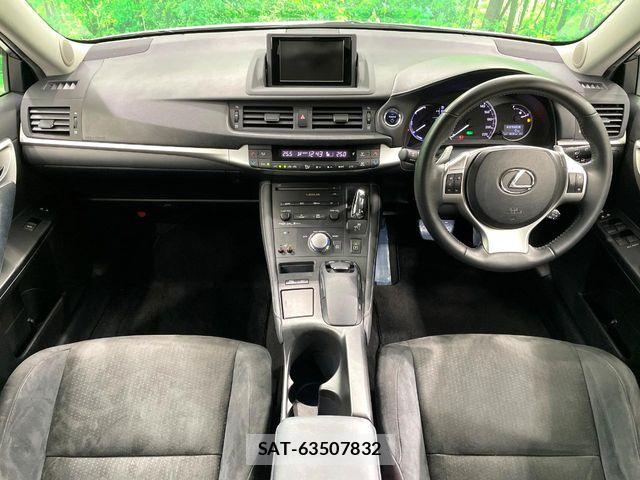 Lexus CT 2011-01 8871332-1