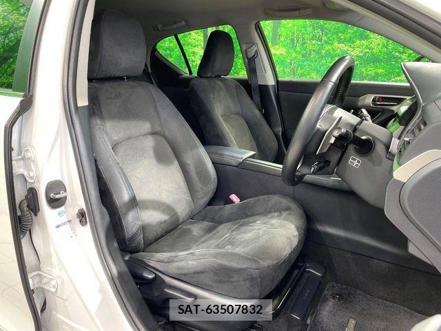 Lexus CT 2011-01 8871332-7