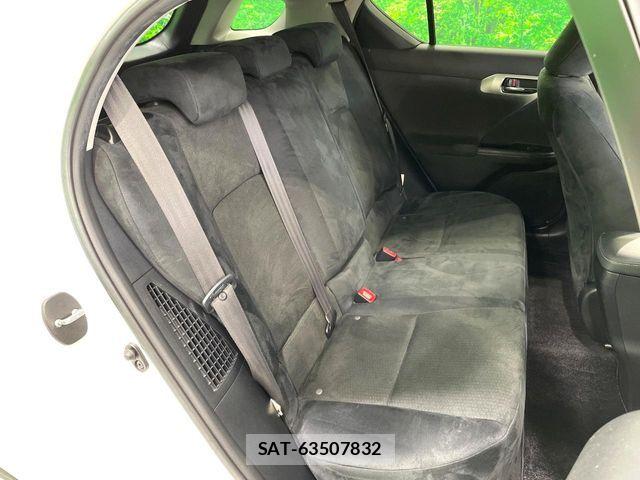 Lexus CT 2011-01 8871332-8
