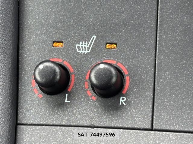 Lexus CT 2011-03 8880467-10