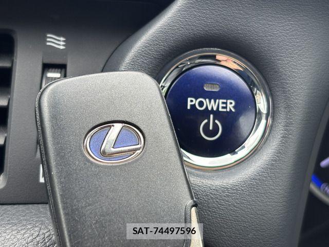 Lexus CT 2011-03 8880467-11