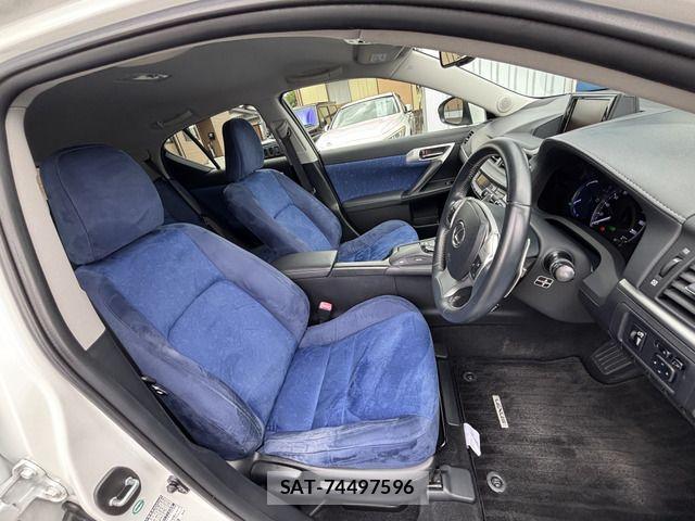 Lexus CT 2011-03 8880467-13