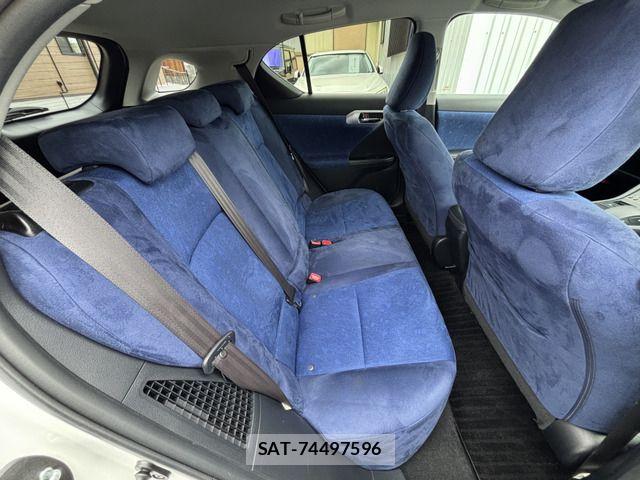 Lexus CT 2011-03 8880467-15