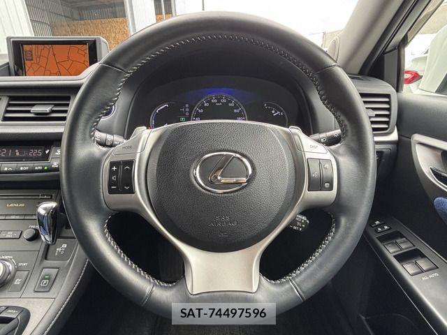 Lexus CT 2011-03 8880467-2