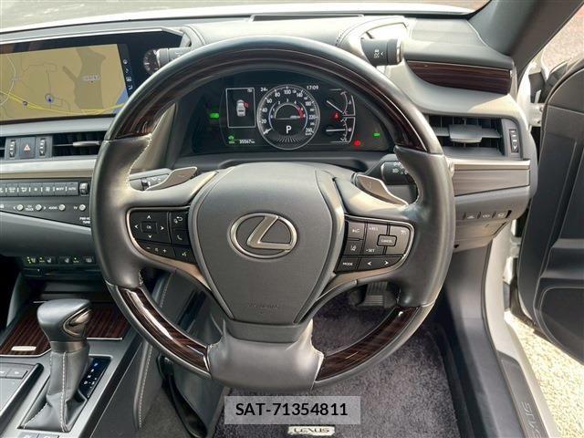 Lexus ES 2020-03 883602-12