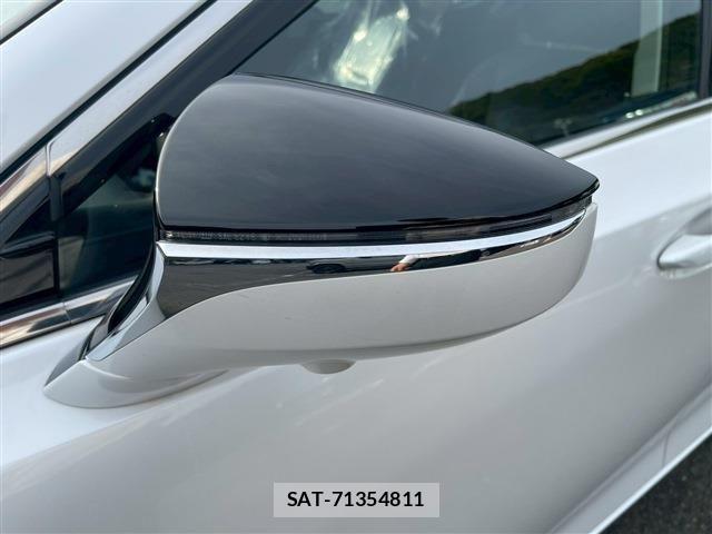 Lexus ES 2020-03 883602-18
