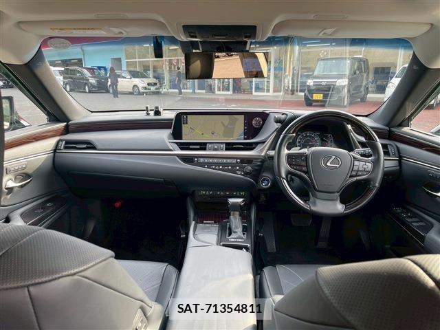 Lexus ES 2020-03 883602-1