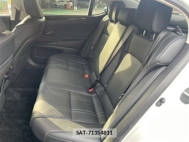 Lexus ES 2020-03 883602-3