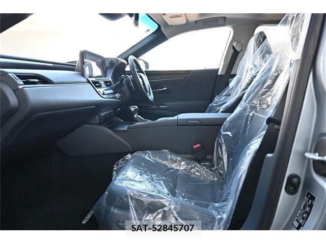 Lexus ES 2022-03 1661426-13