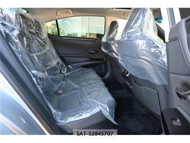 Lexus ES 2022-03 1661426-15