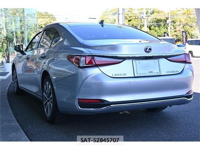 Lexus ES 2022-03 1661426-2