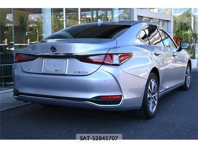 Lexus ES 2022-03 1661426-4
