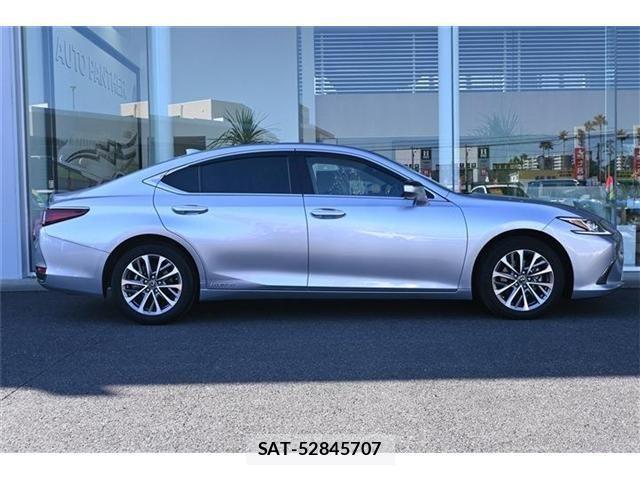Lexus ES 2022-03 1661426-5