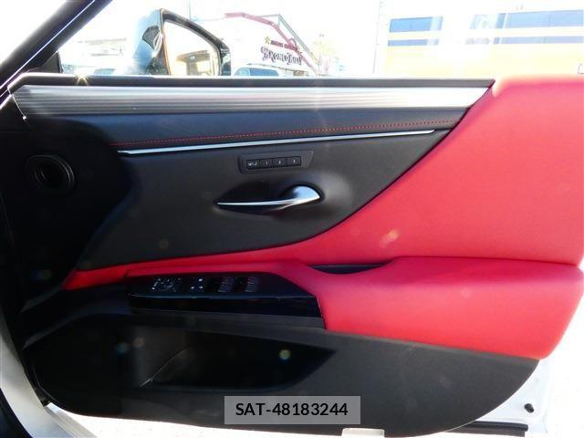 Lexus ES 2023-10 1744576-28