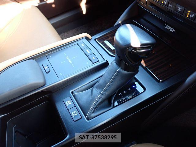 Lexus ES 2020-10 2350482-11